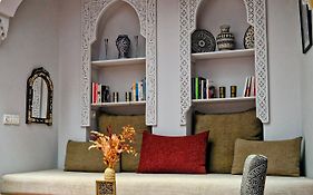 Riad Laly Tourisme Eclairé Le bijou de la medina